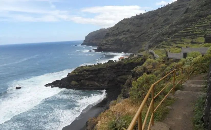 Noticia sobre la campaña de limpieza de playas en la prensa local